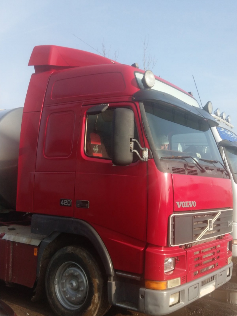 Volvo, FH-12, 1998, 800 тыс. км., механическая, 20, 12, красный, 18000, USD, Дополнительный мост...